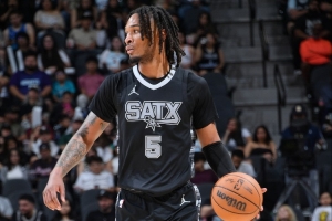 pg电子游戏官网官方网站-菜鸟丨卡斯尔22分11板8助 榜眼萨尔22+7 科利尔12中7贡献16分6助